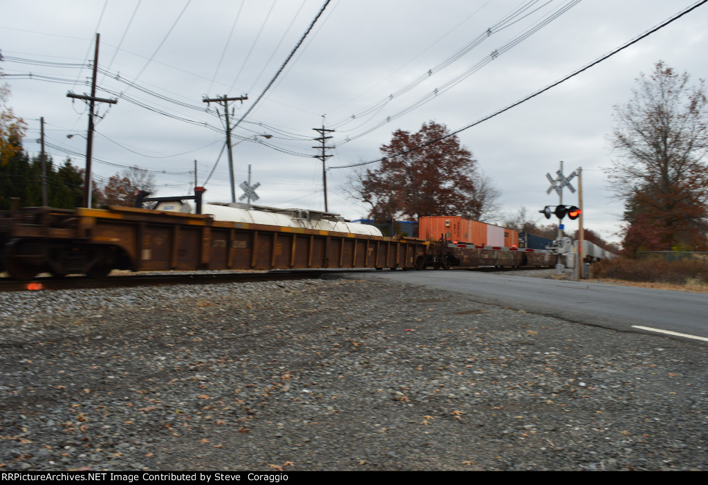 DTTX 655815 with tank container